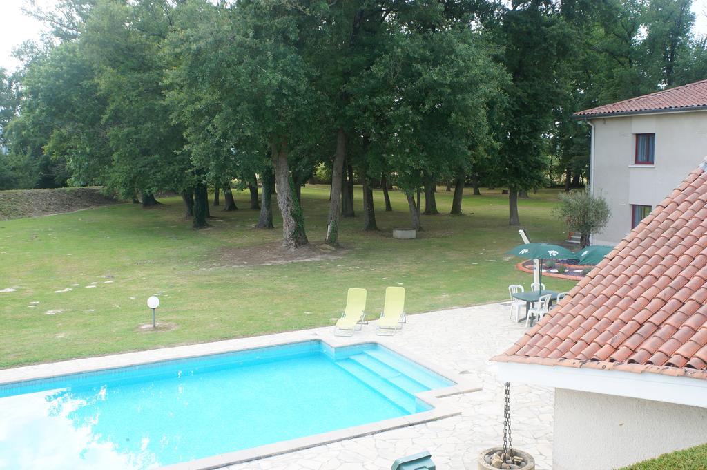 Aliotel Cazères-sur-lʼAdour Ruang foto